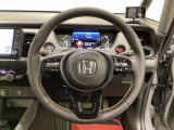 オーディオのチャンネル変更やボリュームなどの操作スイッチの他にレフトセレクターホイールがついています。中央部を指先で上下に動かすことで、マルチインフォメーション・ディスプレイの各表示が確認できます。
