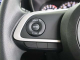 小型モニターの表示内容をハンドルスイッチで切り替えできます。