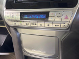 【オートエアコン】一度お好みの温度に設定すれば、車内の温度を検知し風量や温度を自動で調整。暑い&hellip;寒い&hellip;と何度もスイッチ操作をする必要はありません。快適な車内空間には必須の機能ですね♪