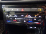 2ゾーンフルオートエアコンを装備。運転席と助手席、それぞれ独立して温度の設定ができます。