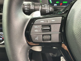 ステアリングにオーディオ操作スイッチが付いています。オーディオ画面に直接タッチしなくても操作が出来ますので、運転に集中できます。
