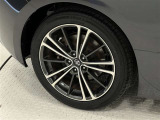 タイヤサイズは215/45R17!純正アルミホイール!残り溝は5ミリ程度です!
