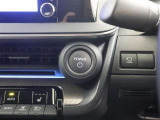 【スマートキー】を車の中に持ち込んでブレーキを踏みボタンを押すとだけでエンジンスタート!キーを取り出し刺したり・回したりが無くとても便利です☆
