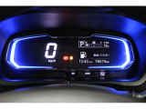 大きなスピード表示で見やすいメーター。液晶ディスプレイには様々な車両情報を表示。