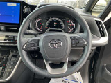 運転中でも簡単な操作ができるステアリングスイッチついてます♪