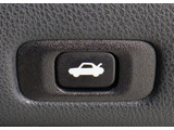使いやすさや安全性を追求したステアリング周り!高級車ゆえにスイッチ類が多いのも特徴ですね!考え尽くされた配置ですぐに使いこなす事が出来ますのでご安心下さい!是非、体感してみて下さい!!