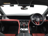 前車追従機能、レーンキープアシスト、ヘッドアップディスプレイも付いており、多数のオプションを備えております。