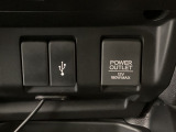 【USBポート】USBポートも装備されています♪スマートフォンのオーディオに連携も可能です。今や欠かせない装備の一つです!
