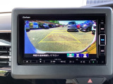 バックモニター付きで、車庫入れやバック時の後方確認をサポート。