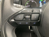 運転中、オーディオの操作をしてて、ハッとしたことはありませんか?ステアリングスイッチは、運転中でもハンドルでオーディオの操作が可能です。安全なドライブをサポートします。