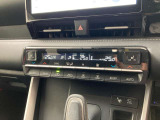 デュアルエアコンとは、運転席と助手席で、個別に温度設定ができる機能です。気温の感じ方は、人それぞれ違うもの。乗る人に優しい機能ですね。