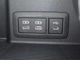充電用USB端子付き。スマートフォンなどの充電に便利です。