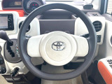 インテリアに合わせたデザインのステアリングは、運転される方のことも考え、運転しやすい形状、大きさです。是非一度、実際に触ってお確かめください。
