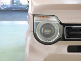 LEDヘッドライトは、点灯の瞬間から光量を発揮し、突然暗くなるトンネルなどでの安定感を高めます。