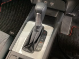 「e:HEV」搭載車です。日常シーンのほとんどをモーターで走行し、高速クルージングなどモーターよりもエンジンの方が効率が良い領域はエンジンで走行、あらゆる領域で優れた燃費走行を実現します。