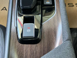 ◆電動パーキングブレーキ/オートブレーキホールド◆スイッチを引き上げるだけで、パーキングブレーキが作動します!また、オートブレーキホールド機能をonにすると信号待ちなどで自動的にブレーキ力を保持します!