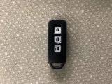スマートキー付きですからドアロックの開閉およびエンジンスタートが楽々です。電動スライドドアの開け閉めもボタンで操作できます。