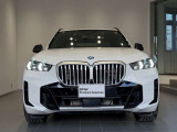 BMW代表的な特徴のキドニーグリル。BMWのすべてのモデルに採用され、BMWらしさを強調しております。