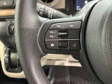 ステアリングにオーディオ操作スイッチが付いています。オーディオ画面に直接タッチしなくても操作が出来ますので、運転に集中できます。