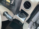 運転席、助手席の前にドリンクホルダ-が付いています!