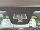 【レーダーブレーキサポート】走行中に前方の車両等を認識し、衝突しそうな時は警報とブレーキで衝突回避と被害軽減をアシスト。より安全にドライブをお楽しみいただけます。