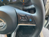 プロパイロット。高速道路での渋滞や長時間の運転でも、車間距離や車線中央をキープしてくれたりとクルマが走行をサポート。ドライバーの負担が軽減します。