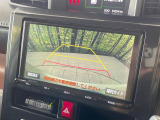 【バックカメラ】駐車時に後方がリアルタイム映像で確認できます。大型商業施設や立体駐車場での駐車時や、夜間のバック時に大活躍!運転スキルに関わらず、今や必須となった装備のひとつです!