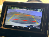 【バックカメラ】駐車時に後方がリアルタイム映像で確認できます。大型商業施設や立体駐車場での駐車時や、夜間のバック時に大活躍!運転スキルに関わらず、今や必須となった装備のひとつです!