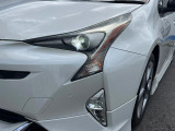 【LEDヘッドライト】悪天候や夜間走行時も良好な視界を確保し安心して運転できる高輝度LEDヘッドライトを装備!点灯速度が早く、消費電力も抑えられています。