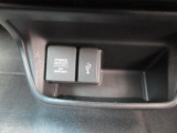 便利な充電用USBジャックと12V電源ソケットを設置しております。周辺機器の充電にご利用頂けます☆