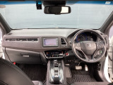 運転席周りです。カップホルダーや小物の収納などは必須ですよね!!使い勝手の良いつくりになっております!!
