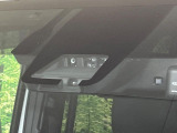【トヨタセーフティセンス】走行中に前方の車両等を認識し、衝突しそうな時は警報とブレーキで衝突回避と被害軽減をアシスト。より安全にドライブをお楽しみいただけます。