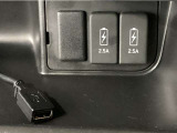 【USBポート】USBポートも装備されています、スマートフォンの充電やオーディオに連携も可能です、今や欠かせない装備の一つです!