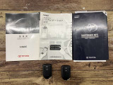 当店ではトヨタauショップ併設しております。お車と一緒にau携帯の機種変更も可能です♪また、自動車保険も取り扱っております。車の支払いと自動車保険の支払いをまとめてお支払い可能なプランもあります♪