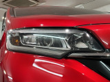 LEDヘッドライトは、点灯の瞬間から最大光量を発揮し、突然暗くなるトンネルなどでの安定感を高めます。