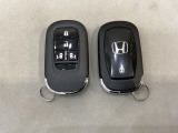 スマートキー付きですからドアロックの開閉およびエンジンスタートが楽々です。電動スライドドアの開け閉めもボタンで操作できます。スペアキーも同じものを用意しております。