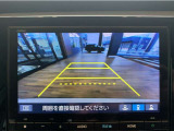 【バックカメラ(3モード)】視点を切り替えて後方を確認でき、駐車や車庫入れも安心です。