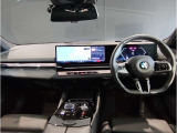 ☆センターパネルを運転席側に僅かに傾けたBMW独特のインパネ☆【駆け抜ける歓び】はここからもスタートしております☆
