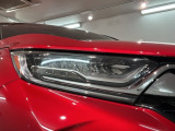 LEDヘッドライトは、点灯の瞬間から最大光量を発揮し、突然暗くなるトンネルなどでの安定感を高めます。
