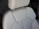 Audi正規ディーラーが高品質をお約束。高度な訓練・教育を受けたAudi専任メカニックが、100項目にもおよぶ精密な点検を実施いたします。すべてをクリアしたAudi車だけが、あなたのお手元に届けられるのです。