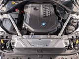 【BMWエンジン】革新的なガソリン・エンジン・テクノロジーによる高性能かつ高効率。レスポンスの良いパワーを発揮。常にスムーズな吸気を実現しアクセル開度にダイレクトに反応しドライビングを楽しく演出。