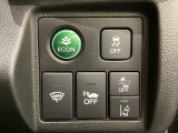 Hondaセンシング用の、VSA(ABS+TCS+横滑り抑制)解除と路外逸脱抑制機能のオンオフスイッチなどはハンドルの右側に装備しています。燃費に役立つECONボタンもここです。