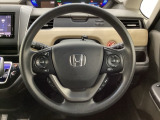 ハンドルにHondaセンシング系のクルーズコントロールやレーンキープアシストなどのスイッチが装備されています。ハンドルから手を離さず安全に操作できます。