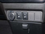 運転席と助手席には冬場に大活躍のシートヒーターを装備しております。