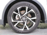 機敏さを引き立てる純正アルミ 225/50 R18 装着!