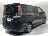 ご納車前にはエンジンオイル・オイルエレメント等を交換して、トヨタディーラーのエンジニアがしっかりと整備をさせていただきます。交換部品などについては、スタッフへお尋ねください。