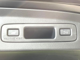 【パワーバックドア】スマートキーや運転席のボタンを押すだけでリアゲートが自動で開閉します!荷物を持っている時や、高い位置にあるバックドアを閉める際に便利な機能です♪