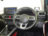 運転席まわりです。 各操作スイッチは使いやすい位置に配置されてます。