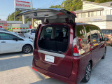 リヤガラスが開閉するので狭い場所での荷物の出し入れも楽々です
