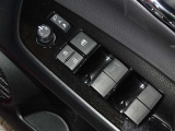 電動格納式ドアミラー・パワーウインドウを装備しています。